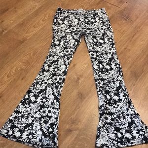 Black & white floral pant. Size med. Aeropostale